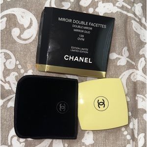 CHANEL MIROIR DOUBLE FACETTES
Limited-Edition Mirror Duo yellow in 129 Ovni
